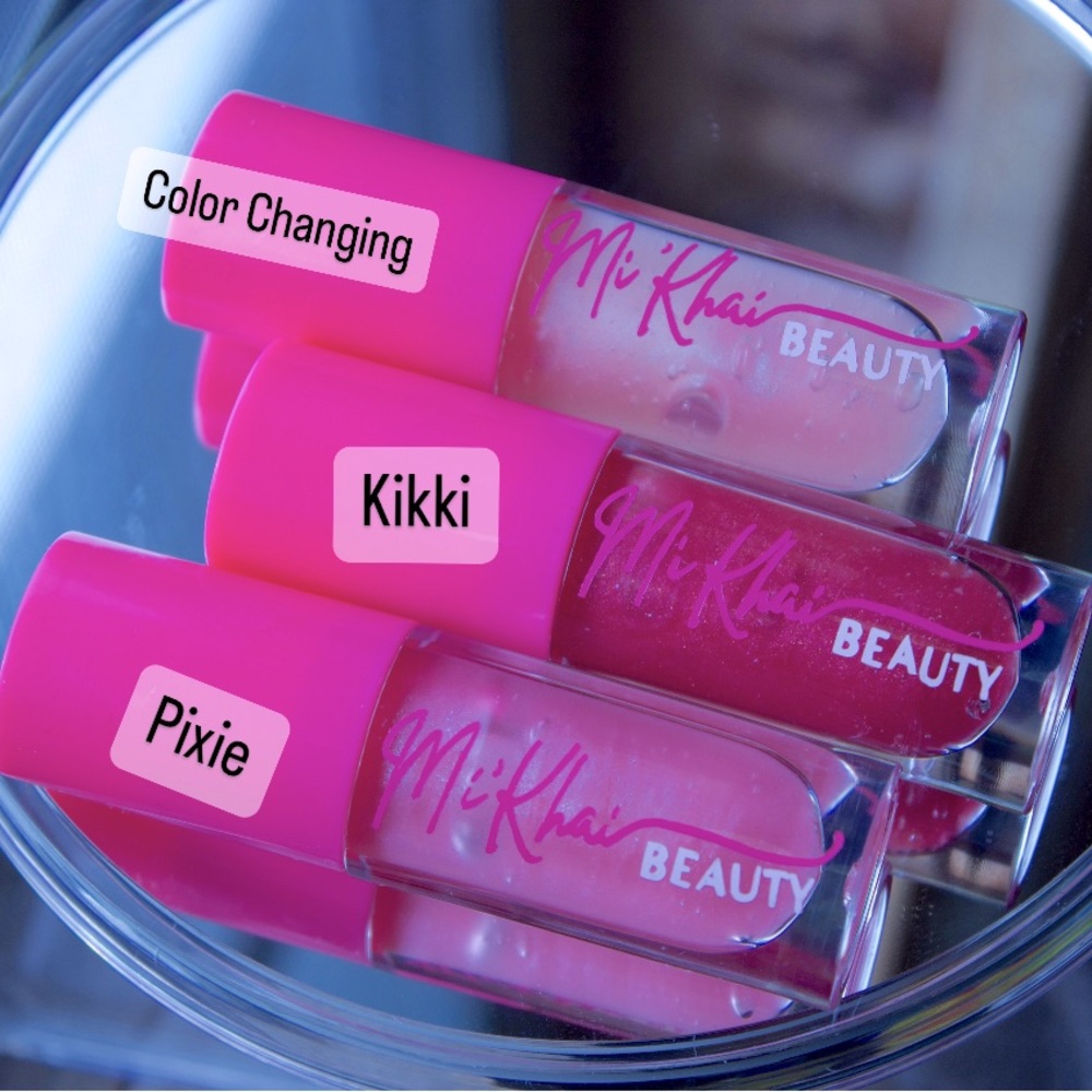 Handmade Hydrating Lipglosses.